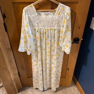 Vintage Christian DIOR White and Yellow Lace Floral satin nightgown, Size M-L